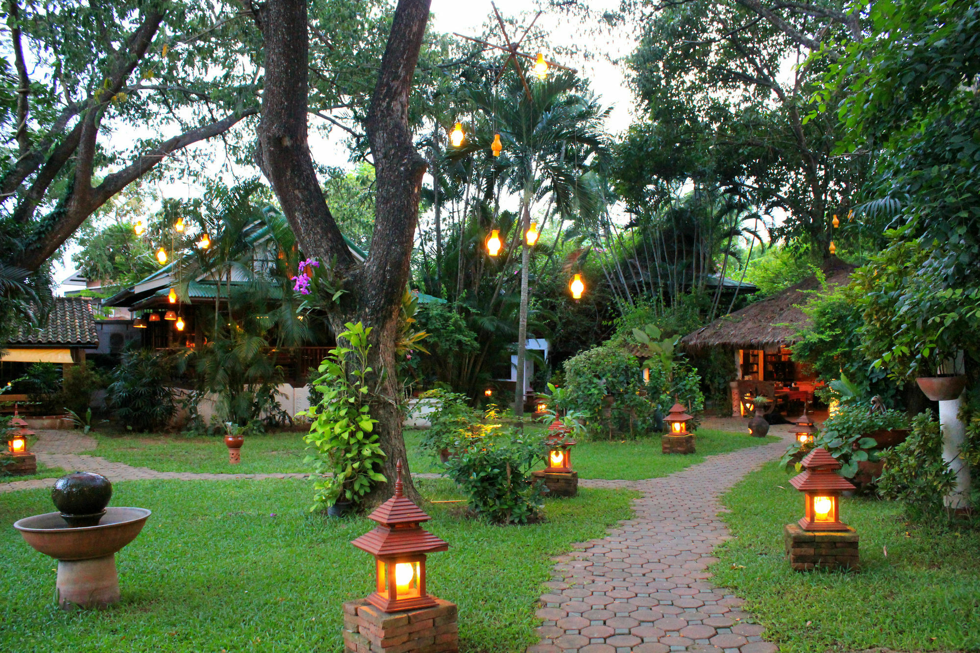 Secret Garden Chiangmai Hotel San Kamphaeng Bagian luar foto